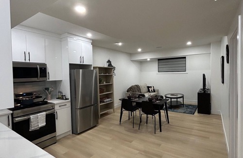 Southwest Edmonton House | Bright and Spacious retreat
