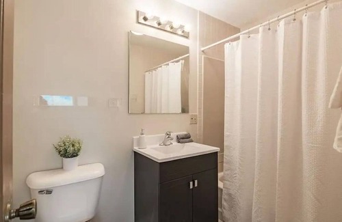 Des Moines Apartment | Bright and Spacious Historic Kingman Blvd 3Bdr #1
