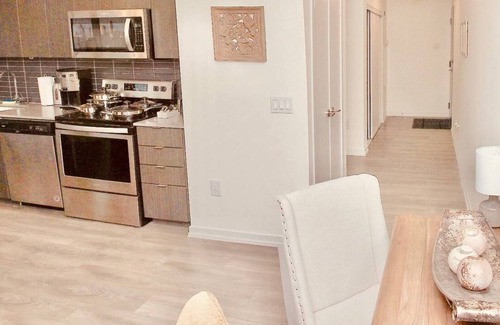 Newtonbrook Apartment | Bright and stylish 2 Bed rooms and 2 Bathroom- 9Ft ceiling