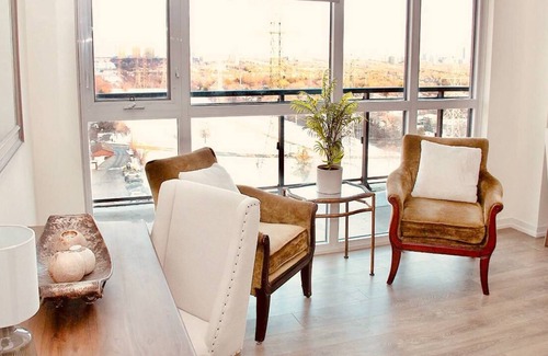 Newtonbrook Apartment | Bright and stylish 2 Bed rooms and 2 Bathroom- 9Ft ceiling
