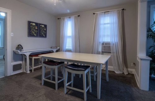 St. Bernard Apartment | Bright and stylish 2- Bdroom in quiet neighborhood