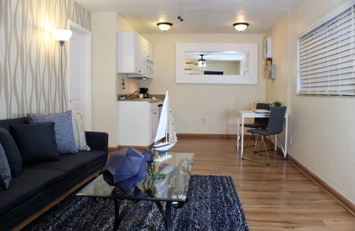 Town N County Park Apartment | ★Bright and stylish! Hidden Gem of Tampa Bay★