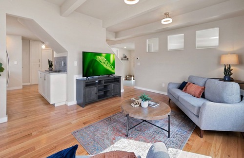 Timnath House | Bright and Stylish Home – Great Central Location!