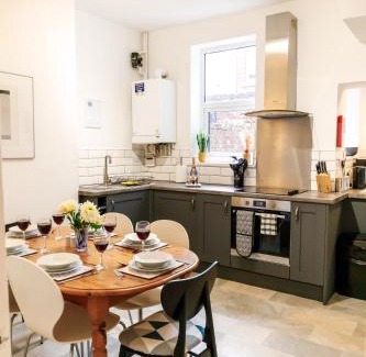 North Bitchburn Apartment | Bright and Well-Kept 3-Bed Property! Free Parking