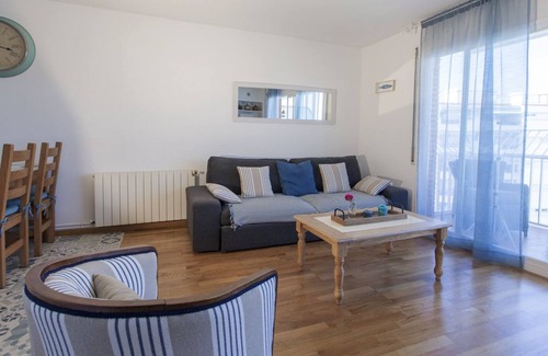 Sant Pol De Mar Apartment | Bright apartment, with sea view, in the center of Sant Pol de Mar