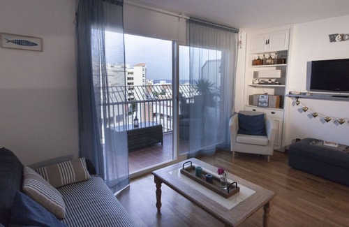 Sant Pol De Mar Apartment | Bright apartment, with sea view, in the center of Sant Pol de Mar
