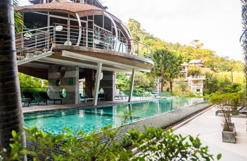 Patong Apartment | Bright apartment at Emerald Terrace condo, gym and pool