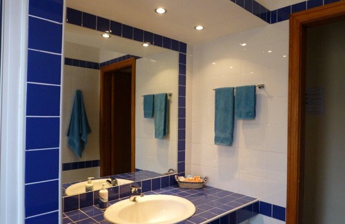 Maddalenedda Apartment | Bright apartment by the sea surrounded by greenery, private parking space, Wi-Fi