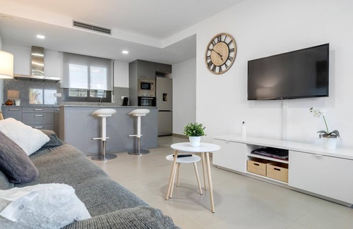 Torredembarra Apartment | Bright apartment with pool only 100m beach