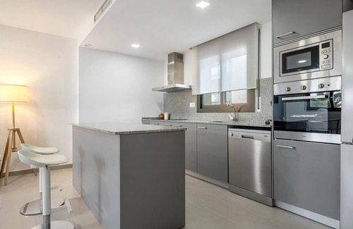 Torredembarra Apartment | Bright apartment with pool only 100m beach