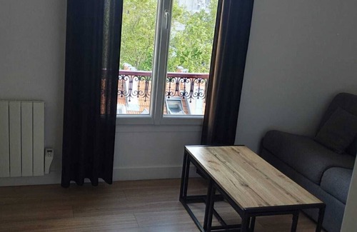 19th Arrondissement Apartment | Bright apartment