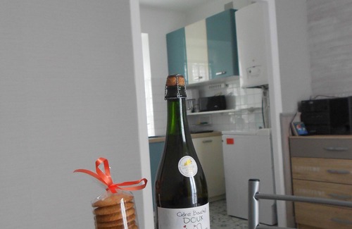 Larmor-Baden Apartment | Bright apartment in country house 100 m from port