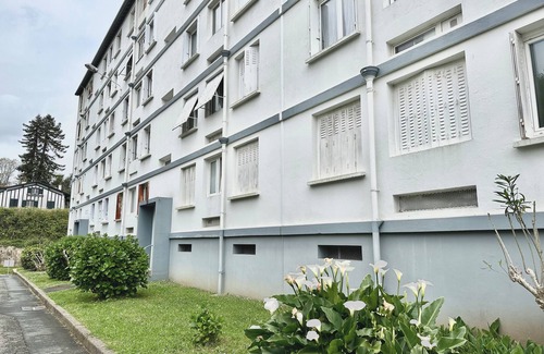 Bayonne Apartment | Bright apartment near Bayonne station (5-minute walk)