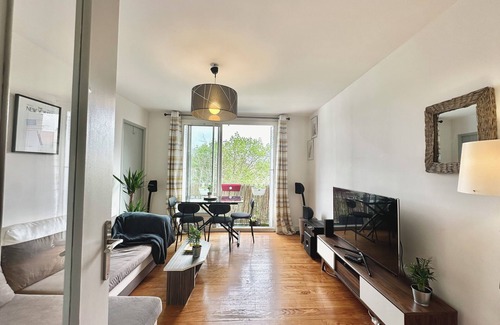 Bayonne Apartment | Bright apartment near Bayonne station (5-minute walk)