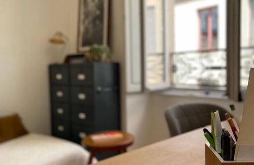 Decre-Cathedrale Apartment | Bright apartment - old renovated building
