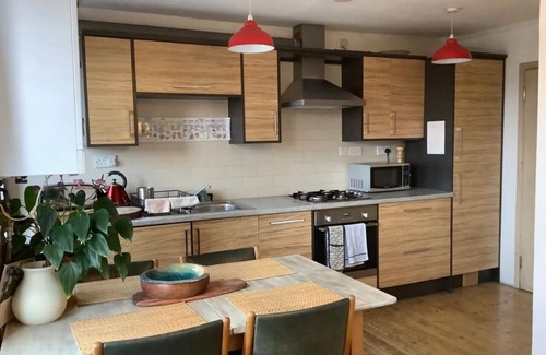 Kentish Town Apartment | Bright Apartment With Terrace Near Kentish Town