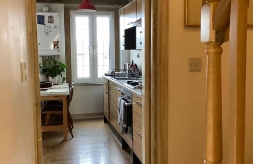 Kentish Town Apartment | Bright Apartment With Terrace Near Kentish Town