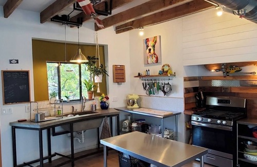 Cottonwood Shores House | Bright Artsy modern 2bdrm/2ba sleeps 6 - Lake nearby & pet-friendly!