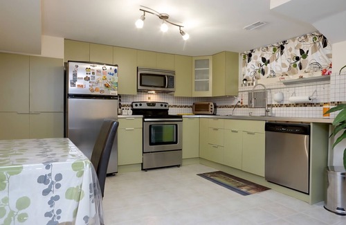 Richmond Hill House | Bright Basement Suite | 2BR + Organic King Bed