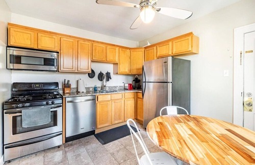 Ferndale Apartment | Bright, Beautiful 2BR Top-Floor Duplex Bungalow!