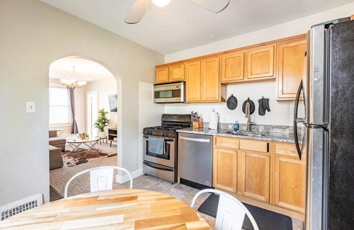 Ferndale Apartment | Bright, Beautiful 2BR Top-Floor Duplex Bungalow!