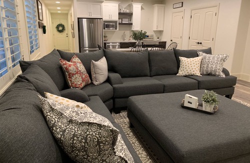 Highland House | Bright & Beautiful 3 Bedroom Basement Apartment