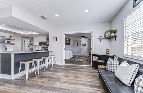 Bear Creek House | Bright & Beautiful 3/2 house close to Beaches & Fun