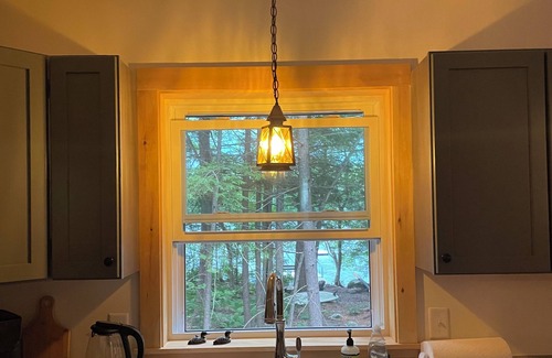 Norway Cottage | Bright beautiful clean 3br/2ba Lake House by Norway hiking, skiing & restaurants