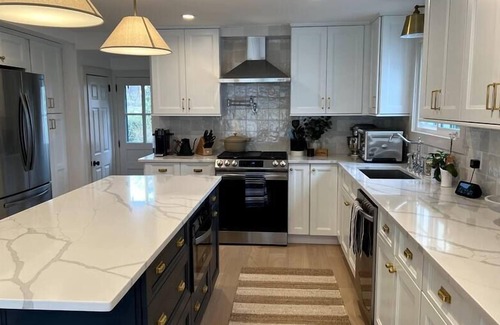 Highlands House | Bright & Beautiful Single Family in the Highlands!