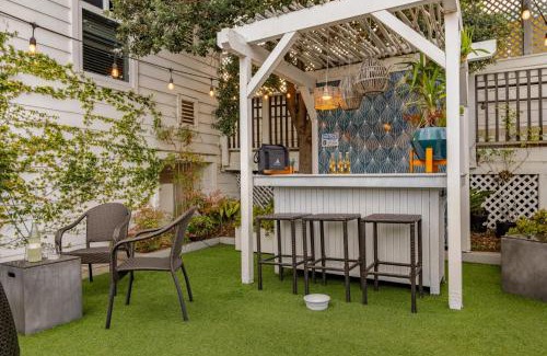 Cayucos House | Bright Cayucos Bungalow Steps to Beach Pier 3BR w Shared Firepit Lounge