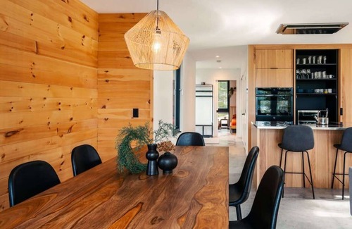 Lac Superieur Village Ski Chalet | Bright Chalet w/Spa & Indoor Sauna