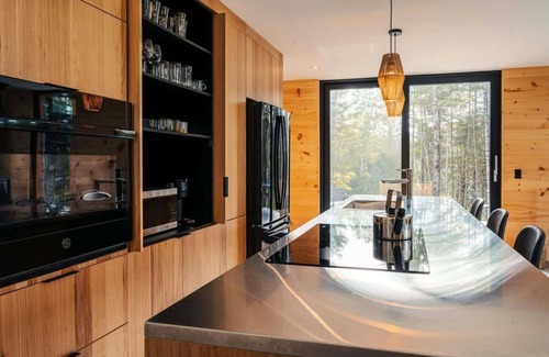 Lac Superieur Village Ski Chalet | Bright Chalet w/Spa & Indoor Sauna