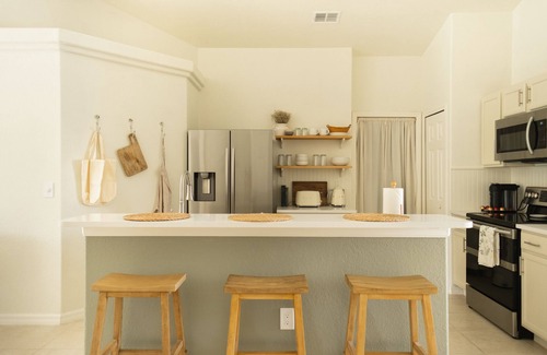Vizcay House | Bright, Charming Home near Disney with Private HEATED Pool