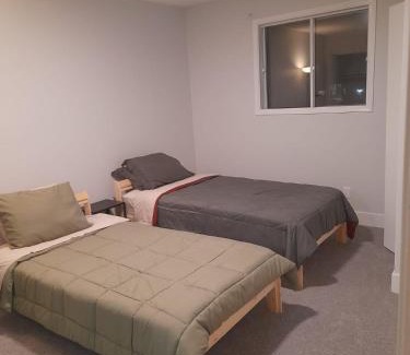 Southwest Edmonton Apartment | Bright & Chic 3-Bed Unit for Family or Business by UofA, Whyte Ave, Downtown in Edmonton