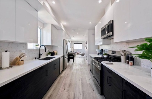 Los Angeles House | Bright & Chic3BR Townhome with Hollywood sign View