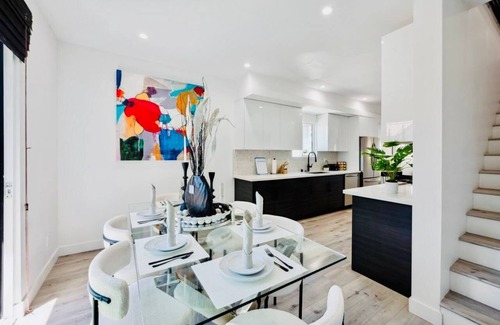 Los Angeles House | Bright & Chic3BR Townhome with Hollywood sign View