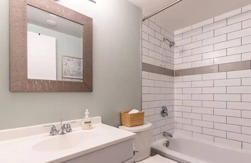 Prince George House | Bright & Clean 2BR 1BA Lower Suite w/ WiFi