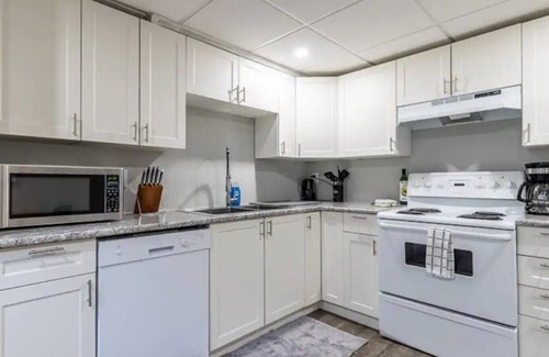 Prince George House | Bright & Clean 2BR 1BA Lower Suite w/ WiFi