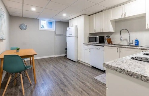 Prince George House | Bright & Clean 2BR 1BA Lower Suite w/ WiFi