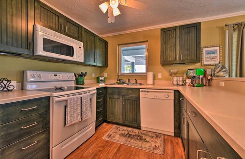 Sarasota Apartment | Bright Coastal Condo Walk to Lido Key Beach!