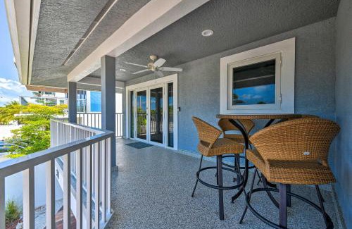 Sarasota Apartment | Bright Coastal Condo Walk to Lido Key Beach!