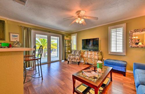 Sarasota Apartment | Bright Coastal Condo Walk to Lido Key Beach!