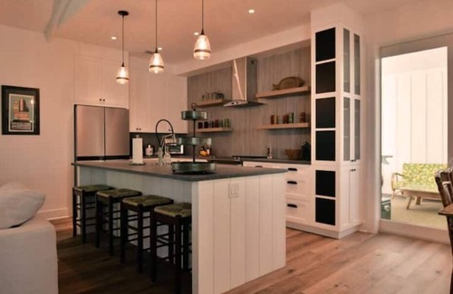 Osprey Village House | Bright & Comfortable Florida Cottage, Within 15 Min to Siesta and Nokomis Beach