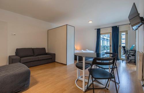 Falca Apartment | Bright & Comfy Flat in Lisbon by LovelyStay