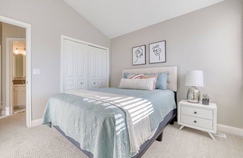 Harris Ranch House | Bright, comfy home in Harris Ranch, Boise. Near river, trails, BSU. Book now!