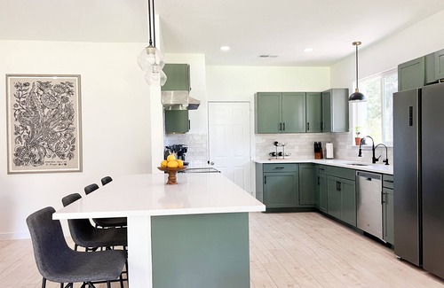 Round Rock House | Bright & Comfy home near Old Downtown Round Rock