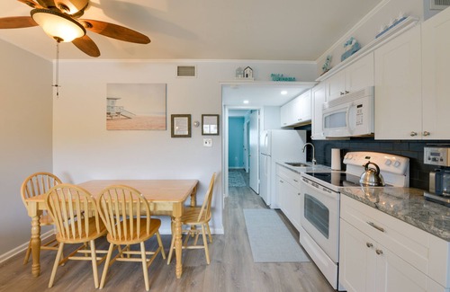 Admiral Estates Condo | Bright Condo Half-Block to Cape May Beach!