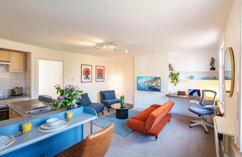 Livesey Apartment | Bright & Contemporary Peckham Stay