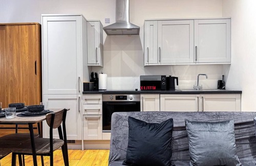 Maidstone Apartment | Bright & Cosy 1-Bed Home | Heart of Maidstone