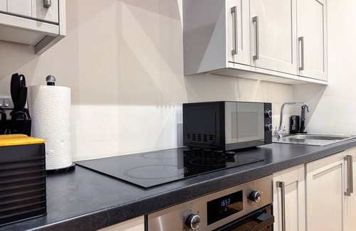 Maidstone Apartment | Bright & Cosy 1-Bed Home | Heart of Maidstone